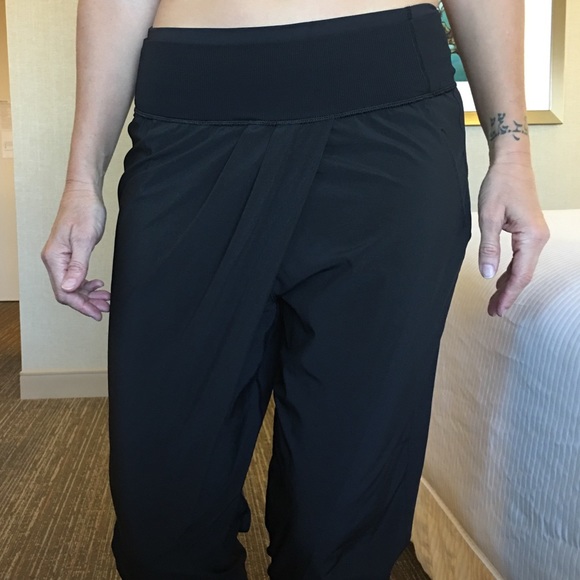 lululemon capri joggers